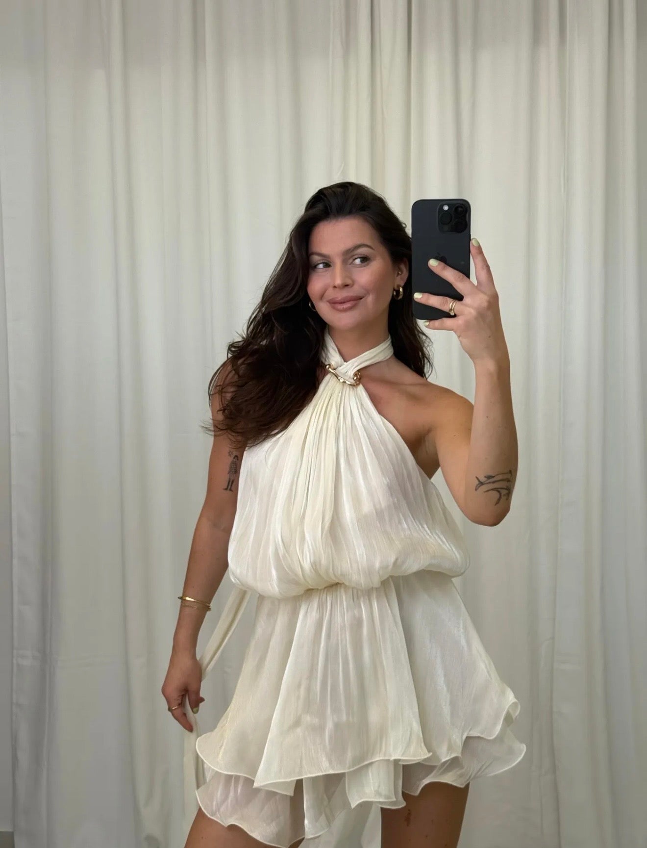 Elegantes Chiffonkleid mit offenem Rücken