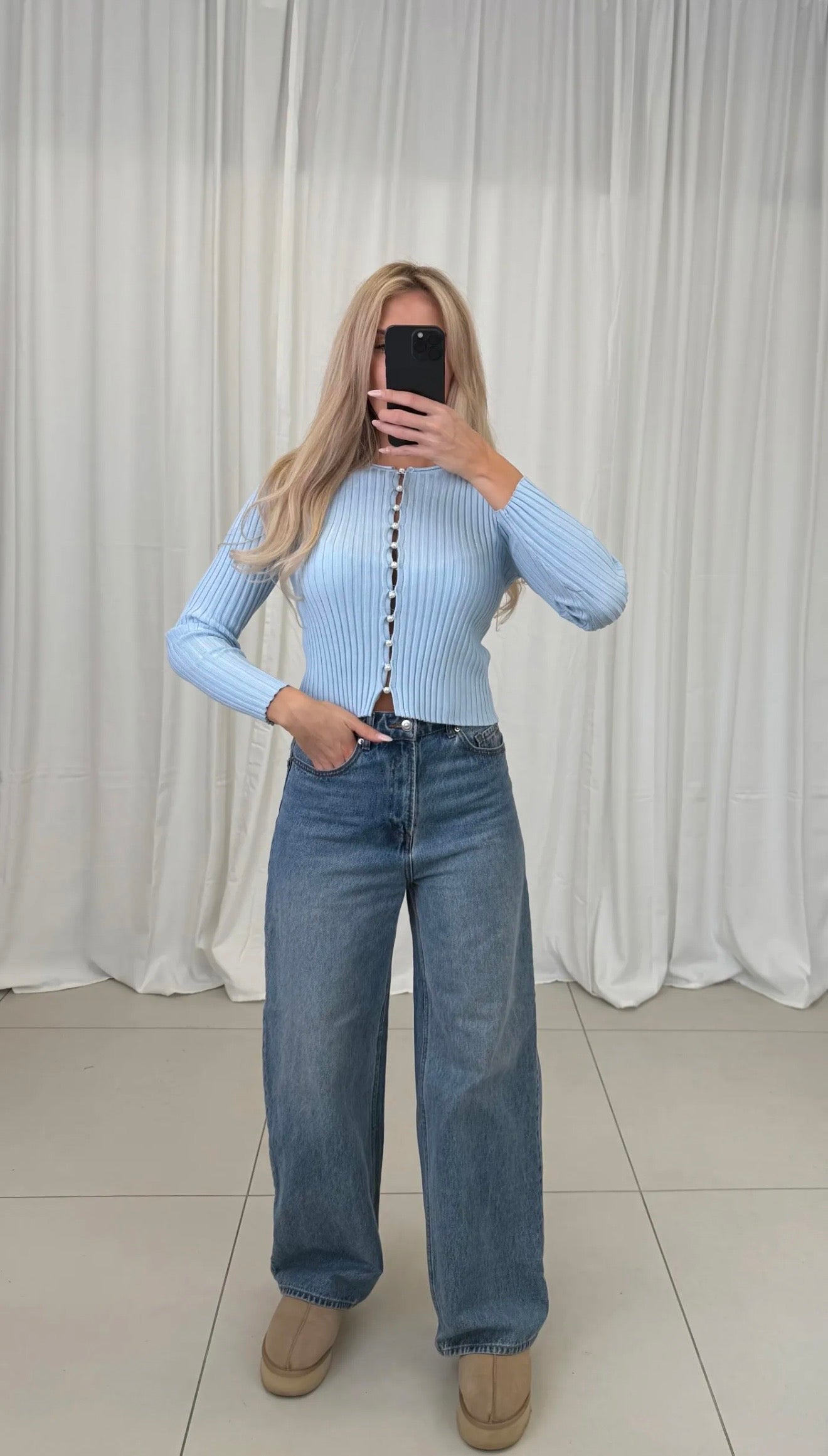 Feinstrickjacke mit Perlenknöpfen