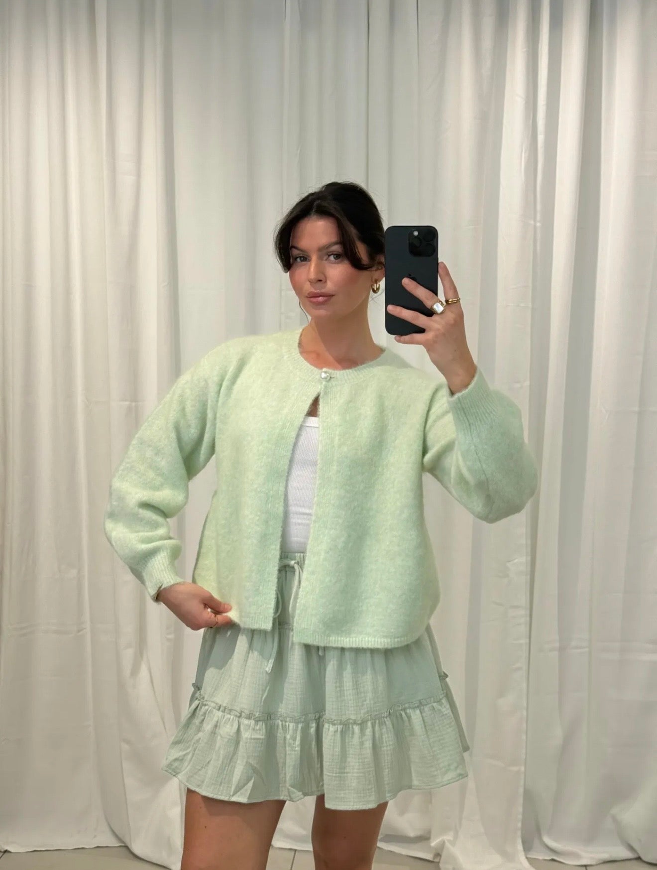 Feinstrick-Cardigan mit Perlenverschluss Lou