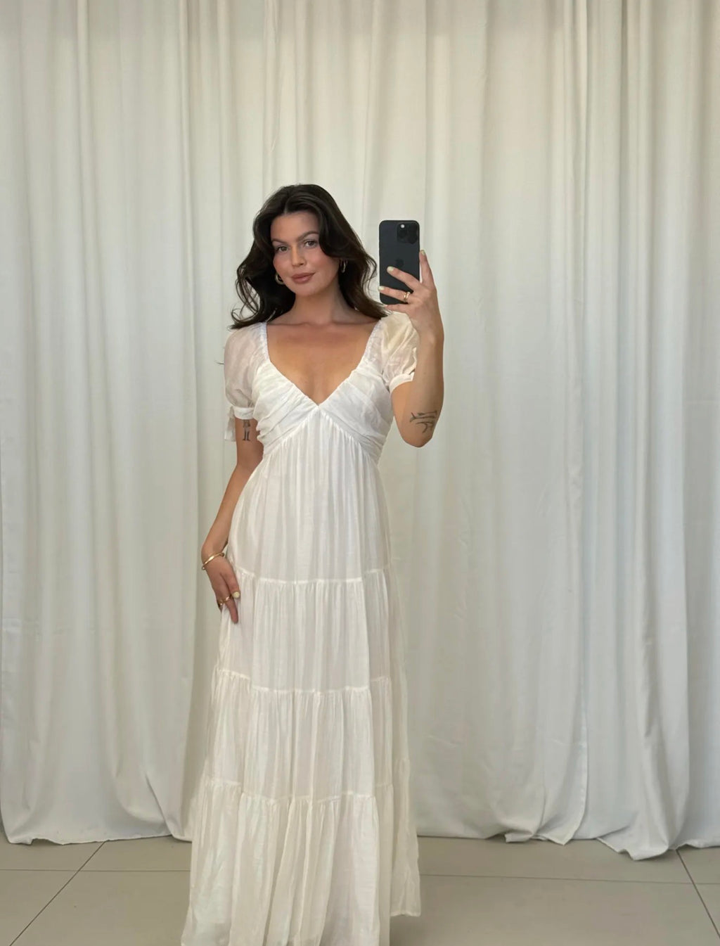 Aurora Maxi Kleid mit V-Ausschnitt & Puffärmeln