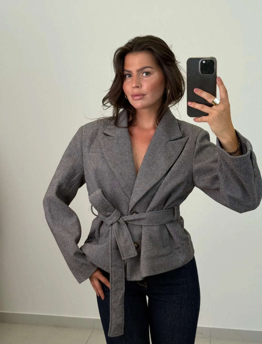 Taillierter Blazer mit Bindegürtel