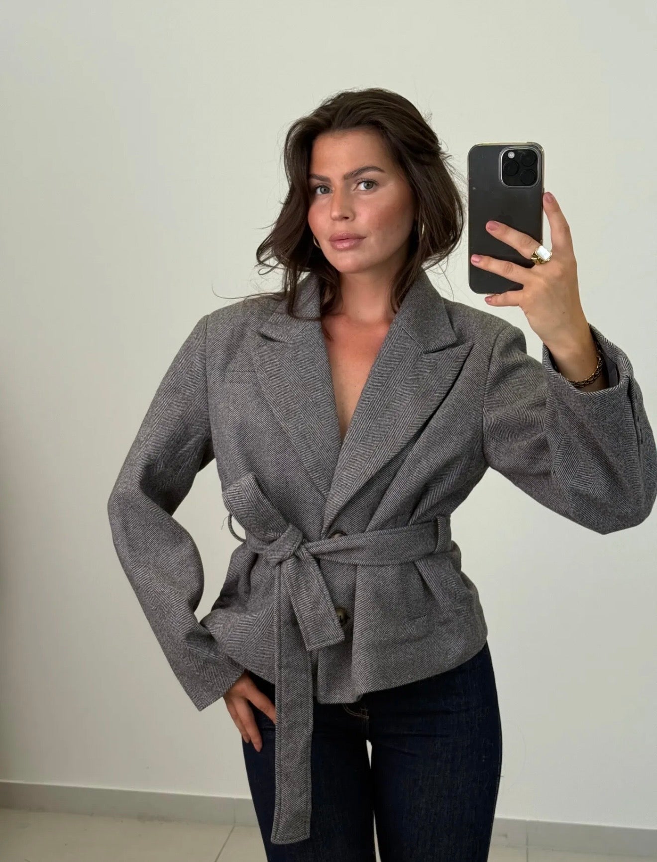 Taillierter Blazer mit Bindegürtel