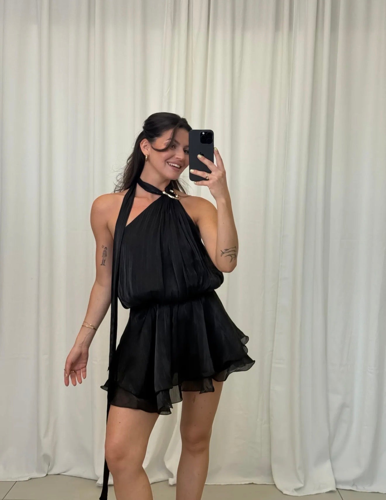 Elegantes Chiffonkleid mit offenem Rücken