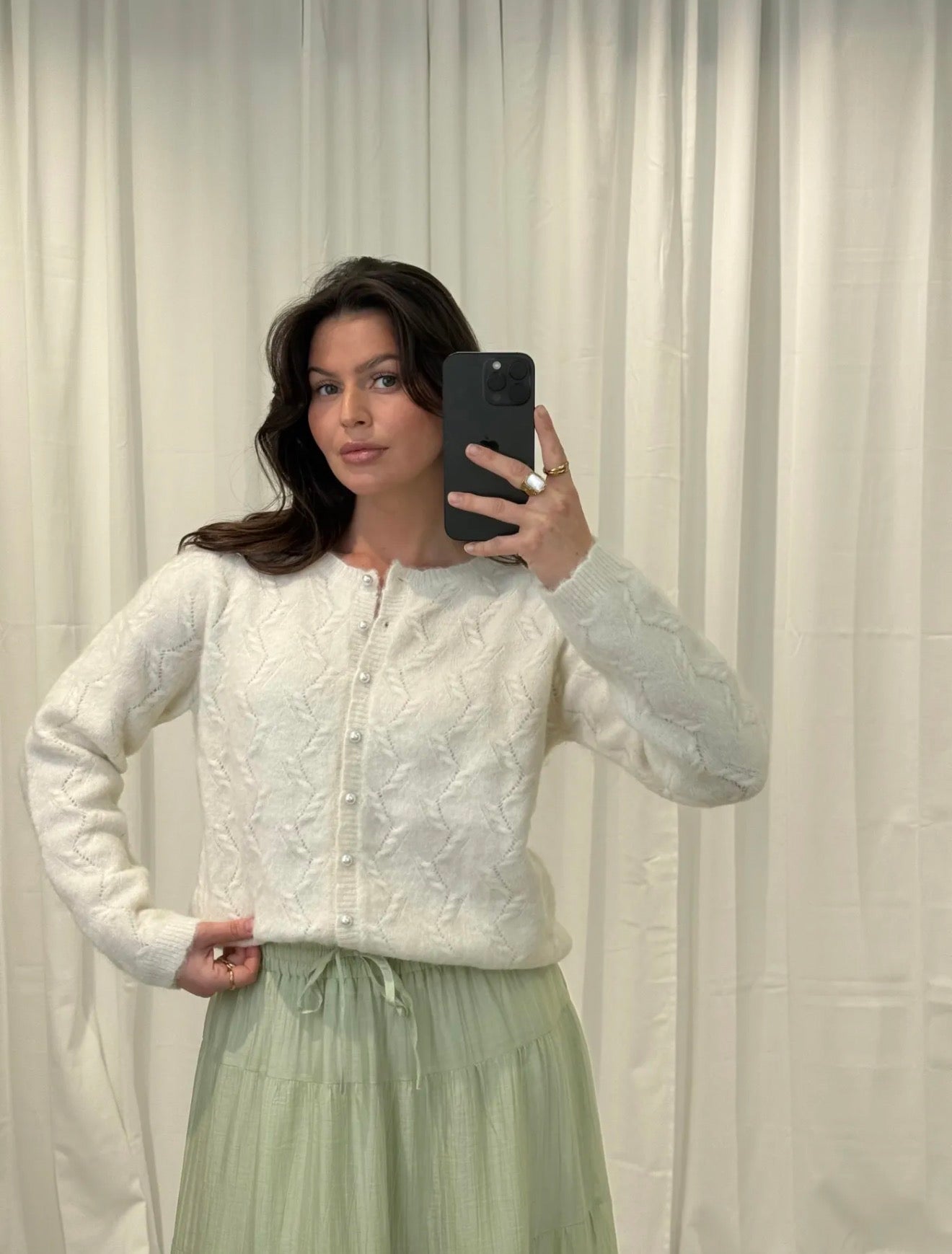 Strickjacke mit Zopfmuster & Perlenknöpfen Amelié