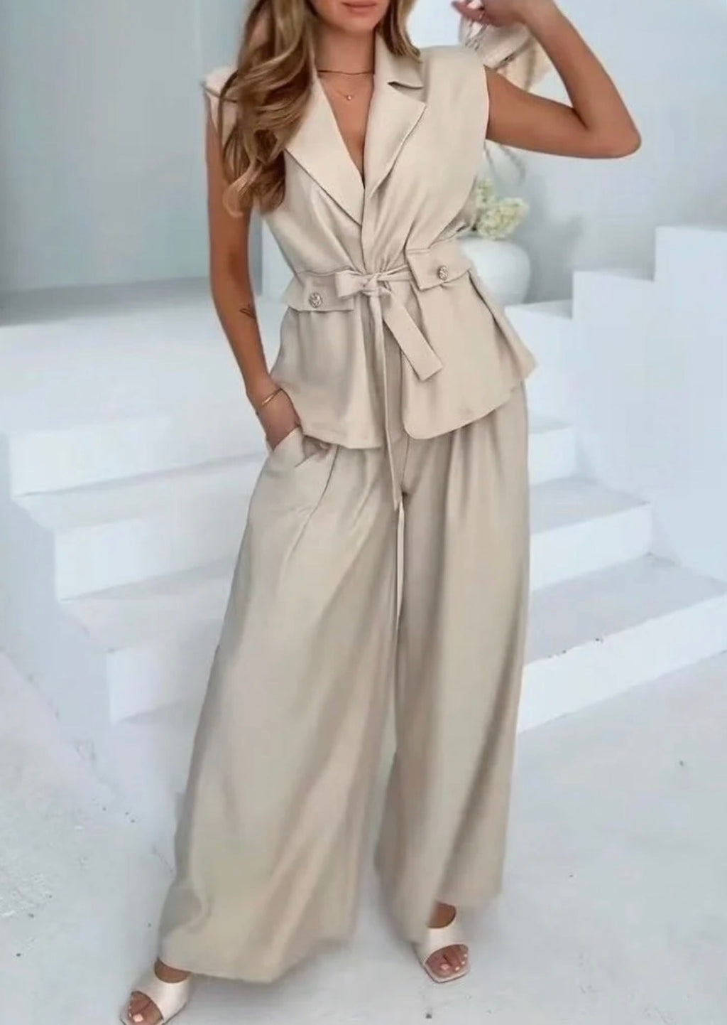 Ärmelloser Blazer - und Hose Set