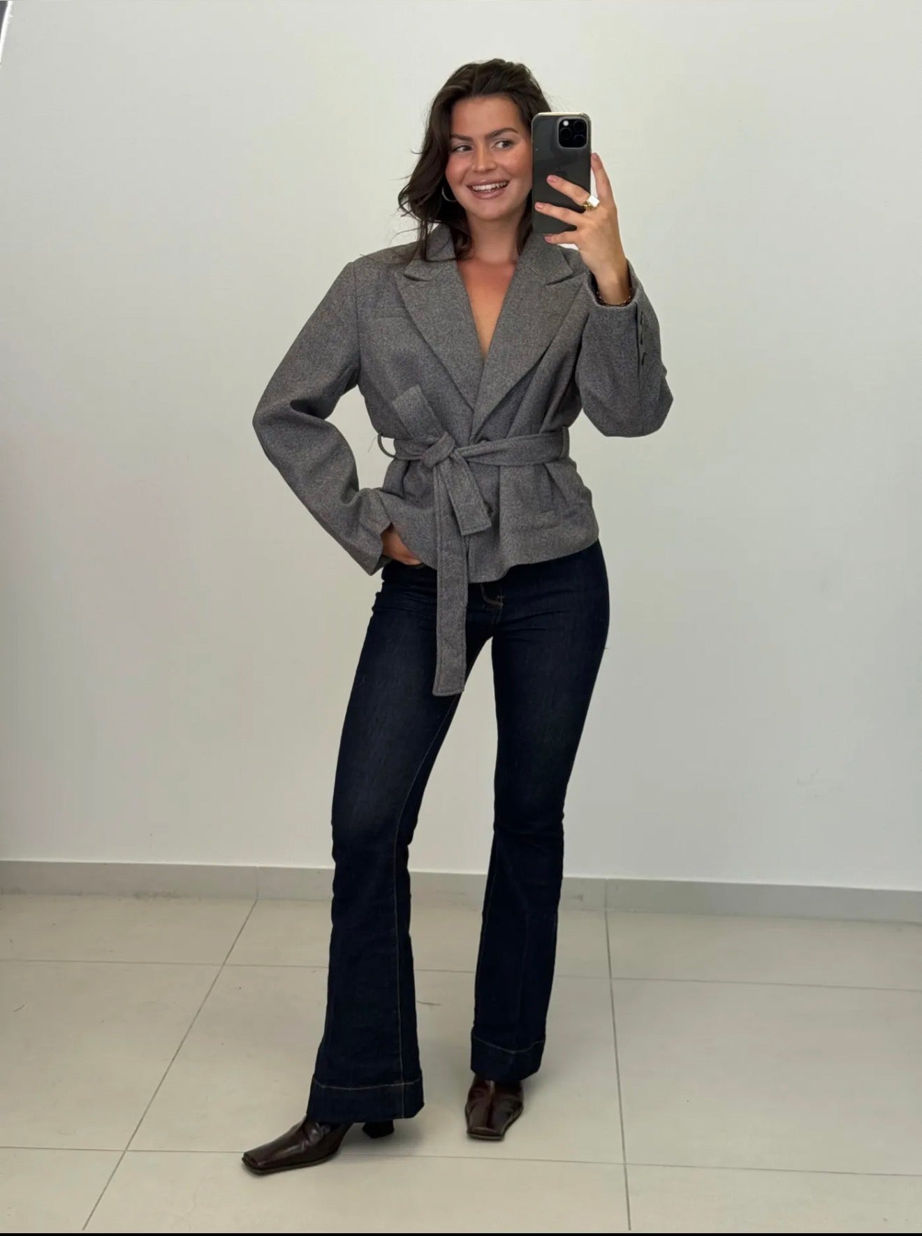 Taillierter Blazer mit Bindegürtel