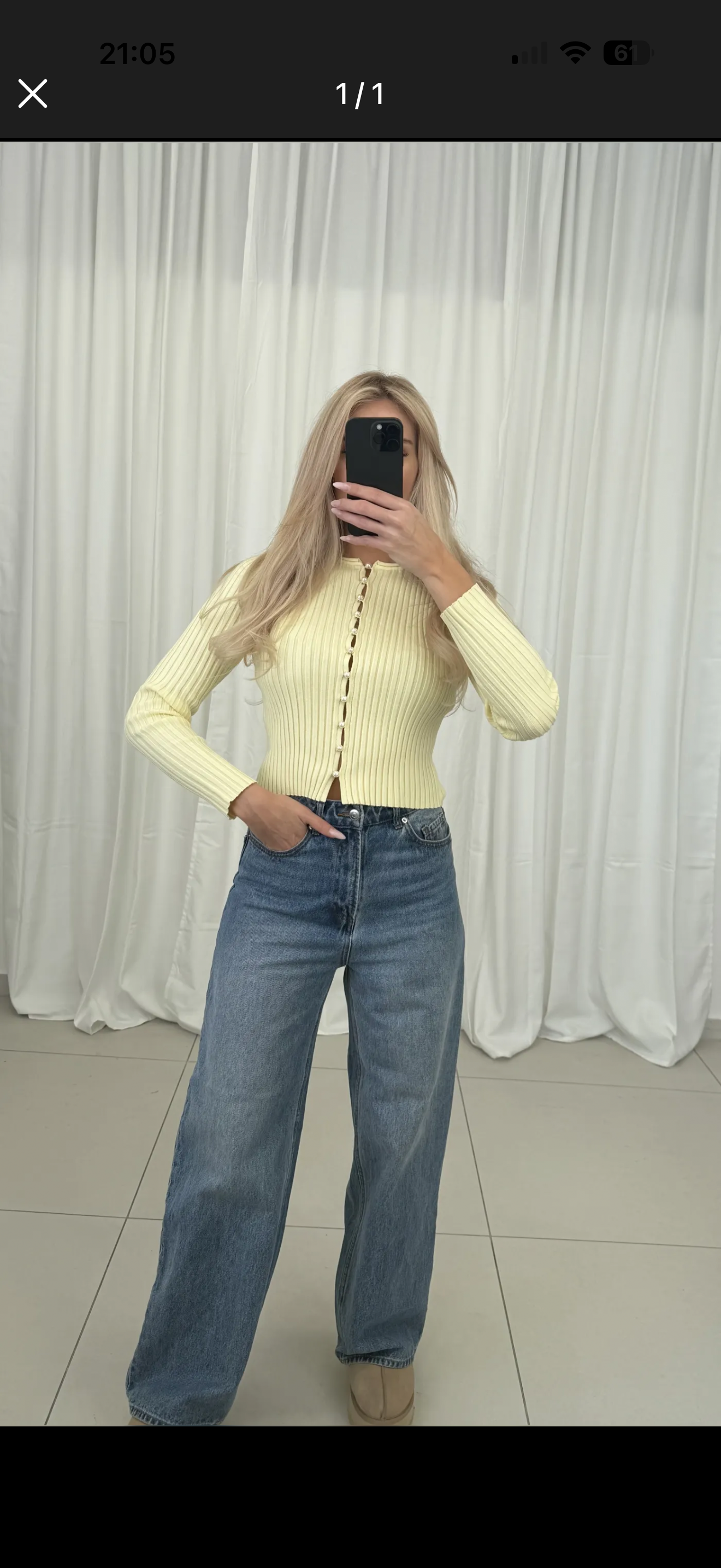 Feinstrickjacke mit Perlenknöpfen