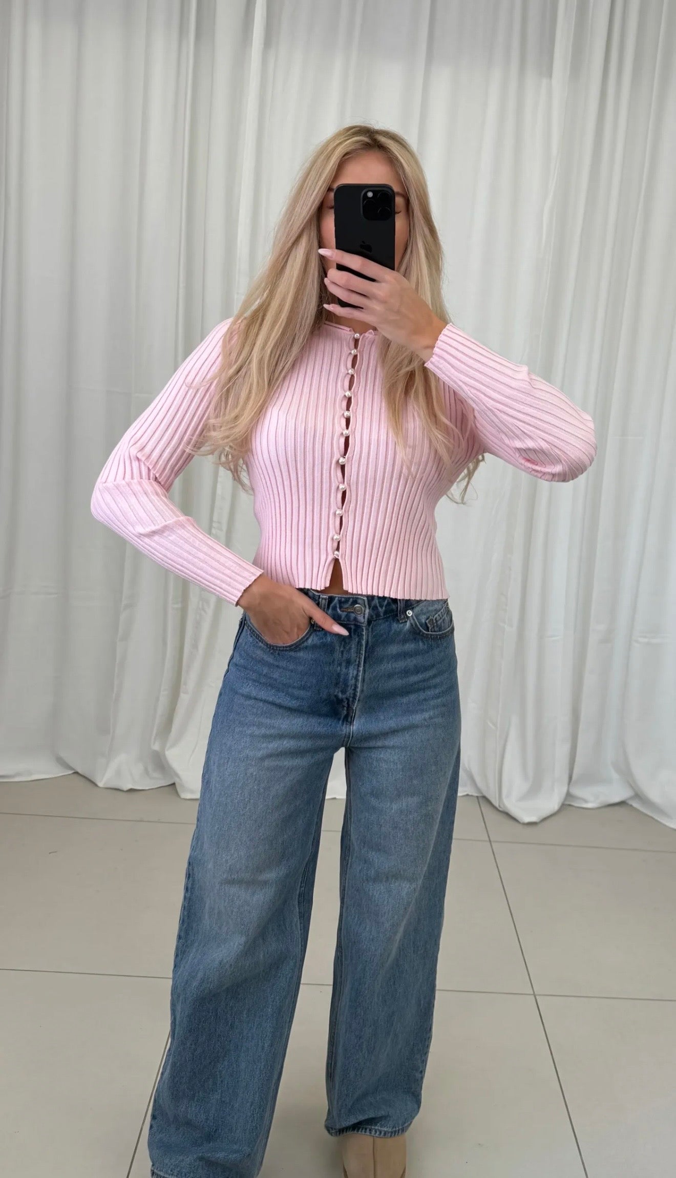 Feinstrickjacke mit Perlenknöpfen