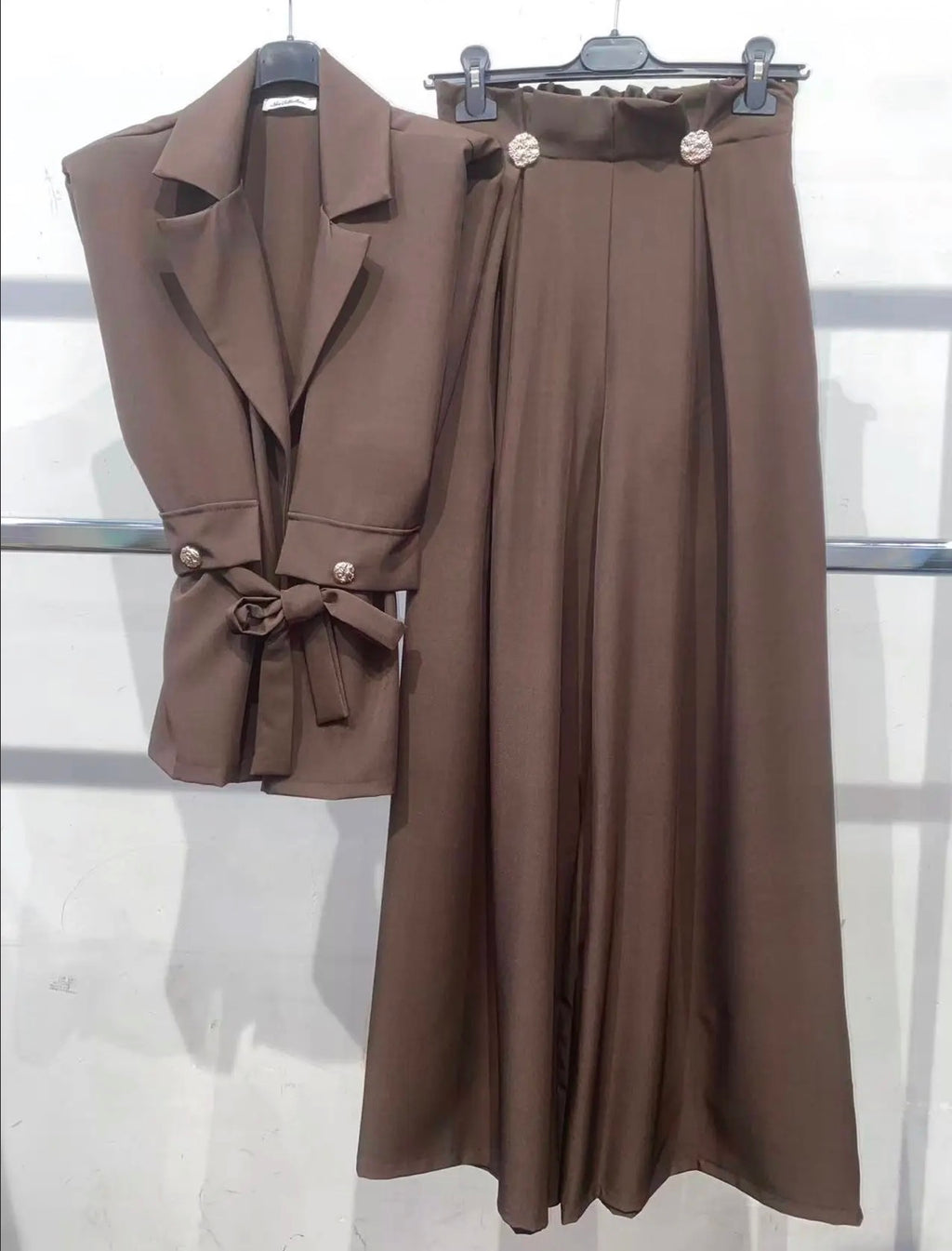 Ärmelloser Blazer - und Hose Set
