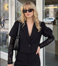 Kurzer Blazer mit Spitzen-Puffärmeln